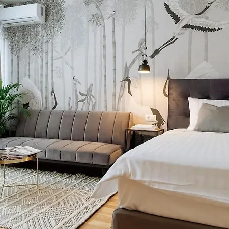 Charming & Modern - Cismigiu Park - Netflix