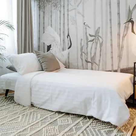 Charming & Modern - Cismigiu Park - Netflix *