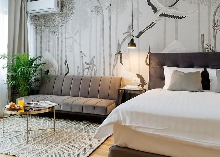 Charming & Modern - Cismigiu Park - Netflix