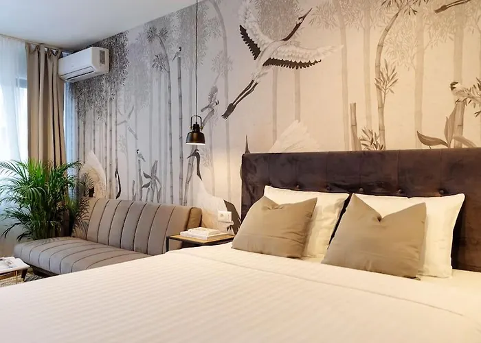 Charming & Modern - Cismigiu Park - Netflix *