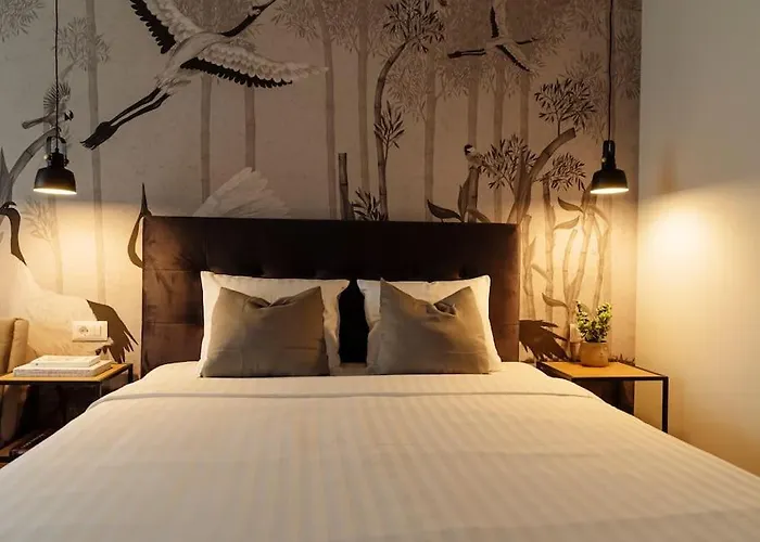 Charming & Modern - Cismigiu Park - Netflix *